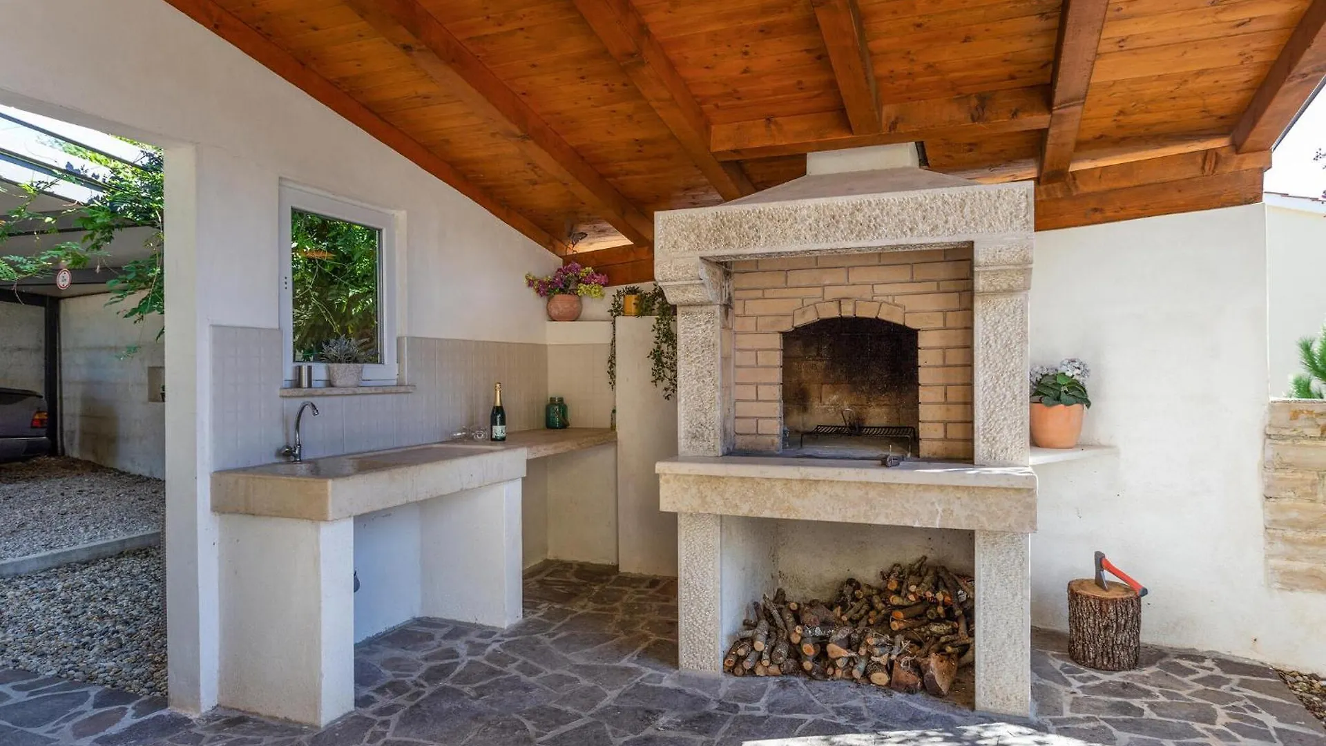 Cozy Home In Naselje Muzini With Wifi Tomisici Holiday home