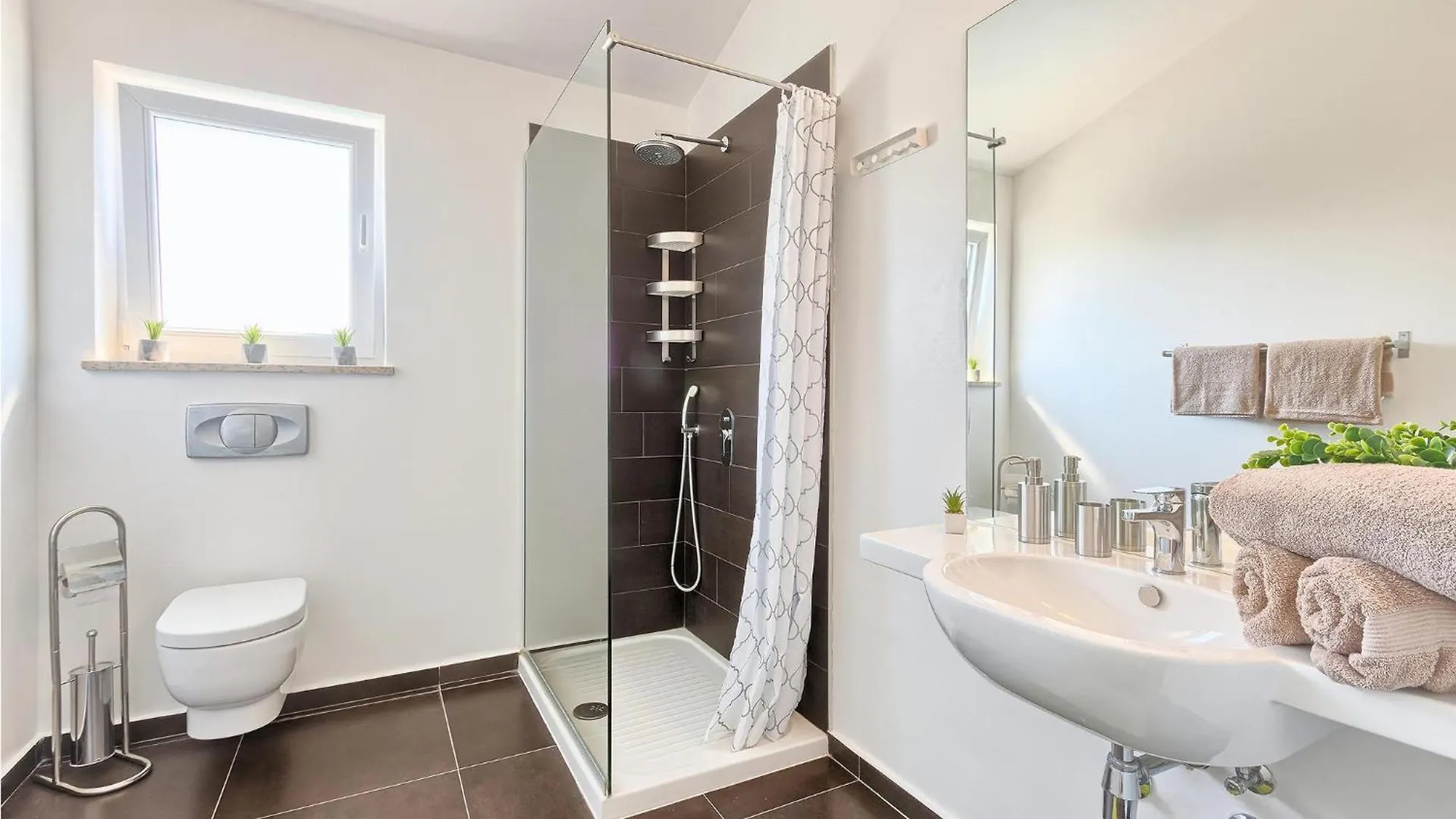 Cozy Home In Naselje Muzini With Wifi Tomisici Croatia
