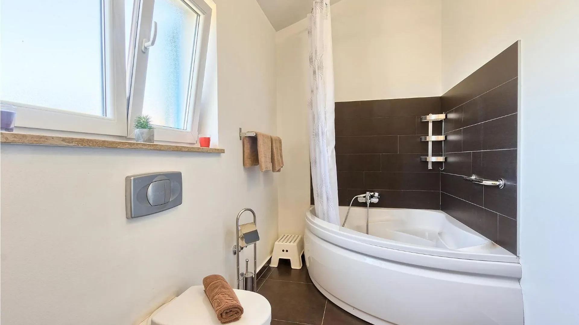 Cozy Home In Naselje Muzini With Wifi Tomisici 0*,