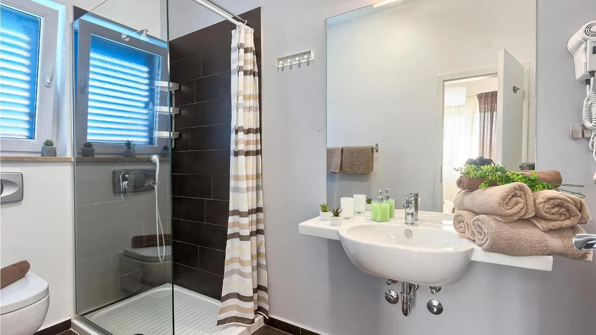 Cozy Home In Naselje Muzini With Wifi Tomisici Holiday home