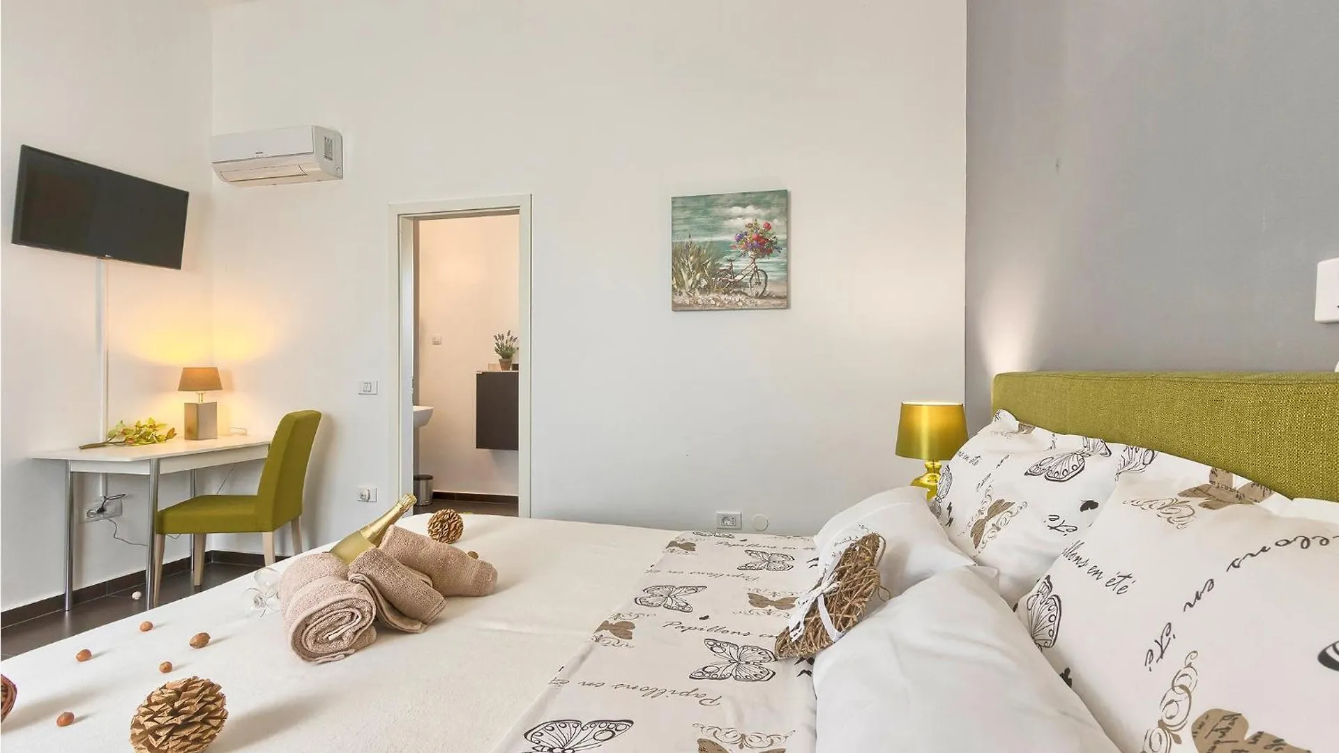 Cozy Home In Naselje Muzini With Wifi Tomisici 0*,  Croatia